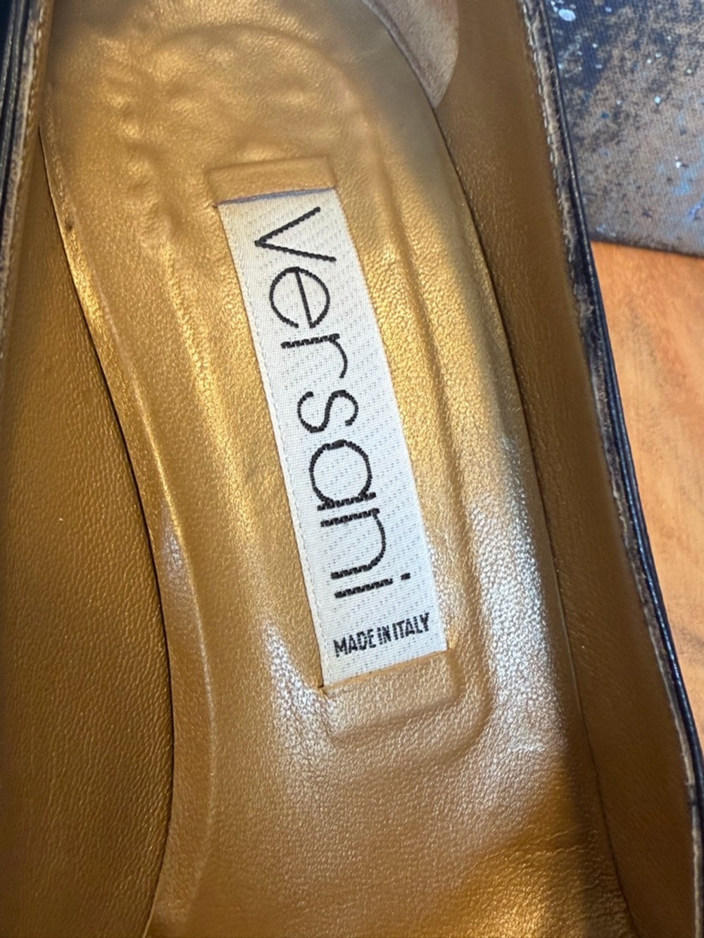 Versani Old Money Vintage Leather Heels Navy/Gold Pumps 8B (GUC) - Picture 3 of 12